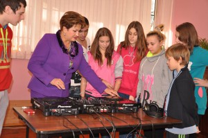 Директор ТКС "Орехово" Галина Долгашова за диджейским пультом