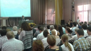 Алексей Челышев рассказал жителям о социально-экономическом развитии Южного округа