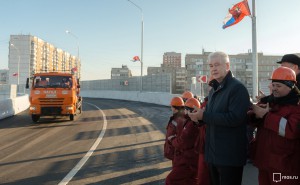 Мэр Москвы Сергей Собянин сообщил о том, что пропускная способность ж/д переезда в Щербинке увеличилась в 8 раз