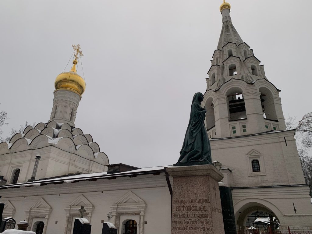 Студенты КДПИ имени Карла Фаберже посетили Донской монастырь. Фото: официальная страница КДПИ имени Карла Фаберже в социальных сетях