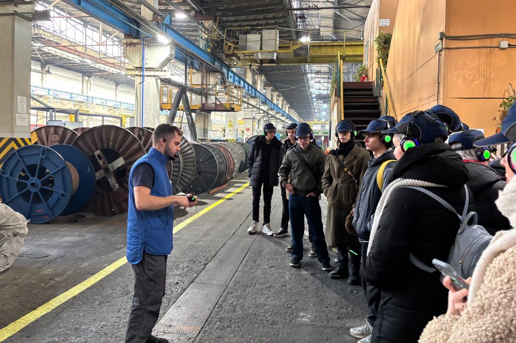 Студенты колледжа «Царицыно» посетили экскурсию на предприятие. Фото: страница колледжа «Царицыно» в социальных сетях