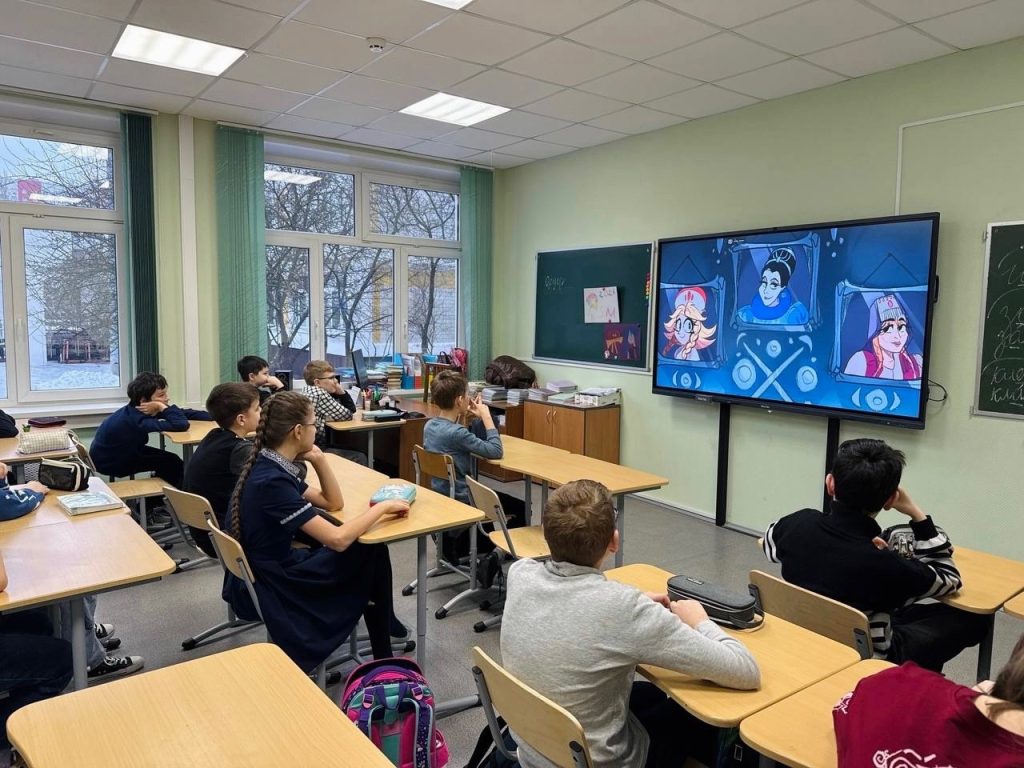 Ученикам школы №548 рассказали об истории праздника 8 марта. Фото: страница школы №548 «Царицыно» в социальных сетях