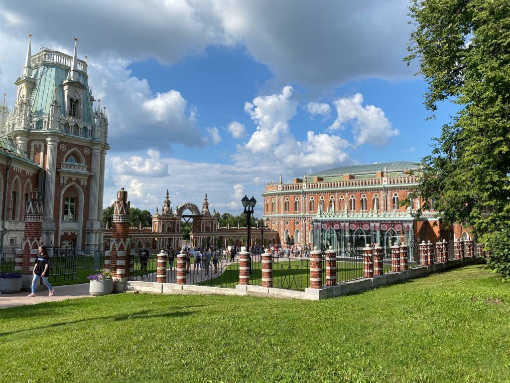 «Гжель. Времена года»: тематическая выставка открылась в МЗ «Царицыно». Фото: Виктория Биятова, «Вечерняя Москва»