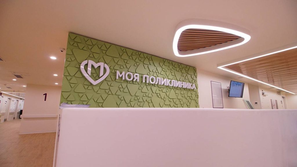 Жители Москвы получают передовую помощь от врачей. Фото: Анатолий Цымбалюк, «Вечерняя Москва»