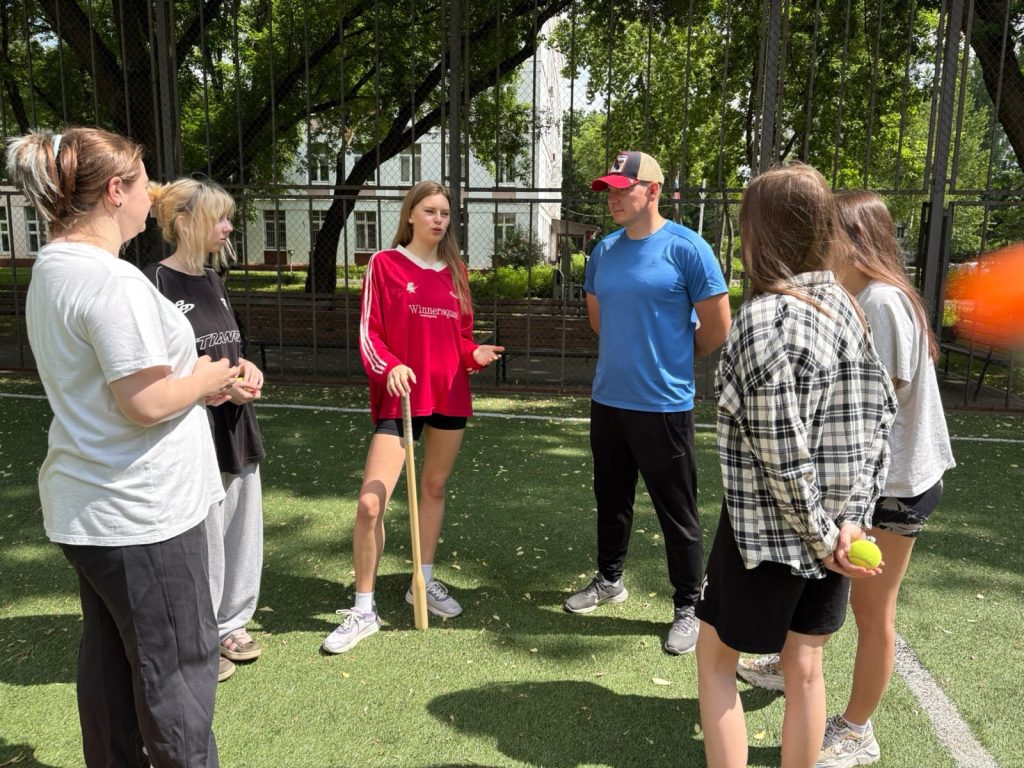 Студенты КДПИ имени Карла Фаберже приняли участие в матче по лапте. Фото: официальная страница КДПИ имени Карла Фаберже в социальных сетях