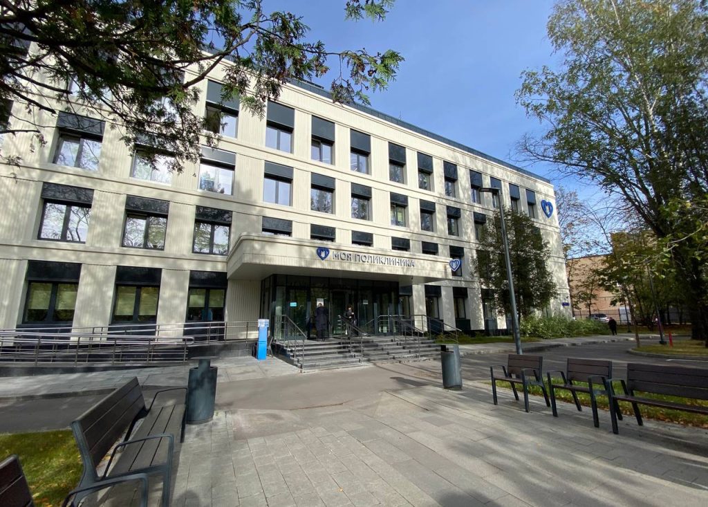 Аппарат совета депутатов района ОБС рассказал о бесплатной раздаче воды в поликлинике района. Фото: Анна Быкова, «Вечерняя Москва»