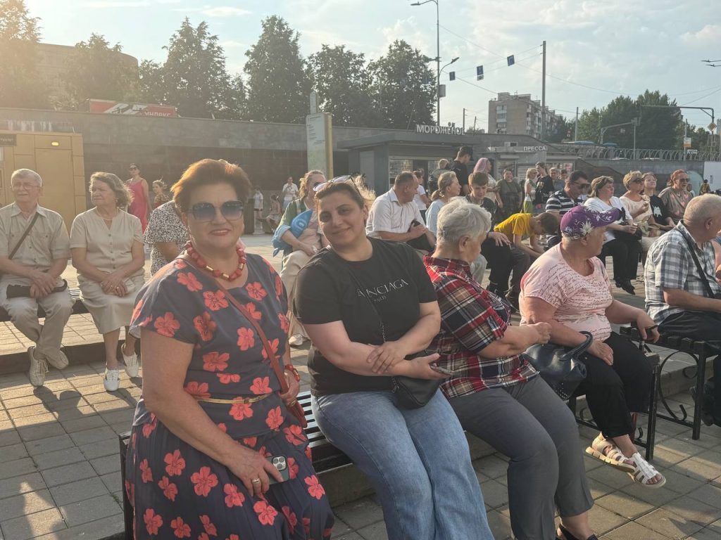 Галина Долгашова приняла участие в организации мероприятия ко Дню семьи, любви и верности — фото и видеорепортаж. Фото: Анастасия Сёмина, «Вечерняя Москва»