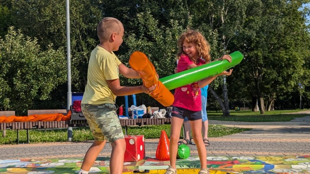 Жители района Орехово-Борисово Северное окунулись в атмосферу русских народных игр. Фото: страница культуры и досуга Орехово-Борисово в социальных сетях