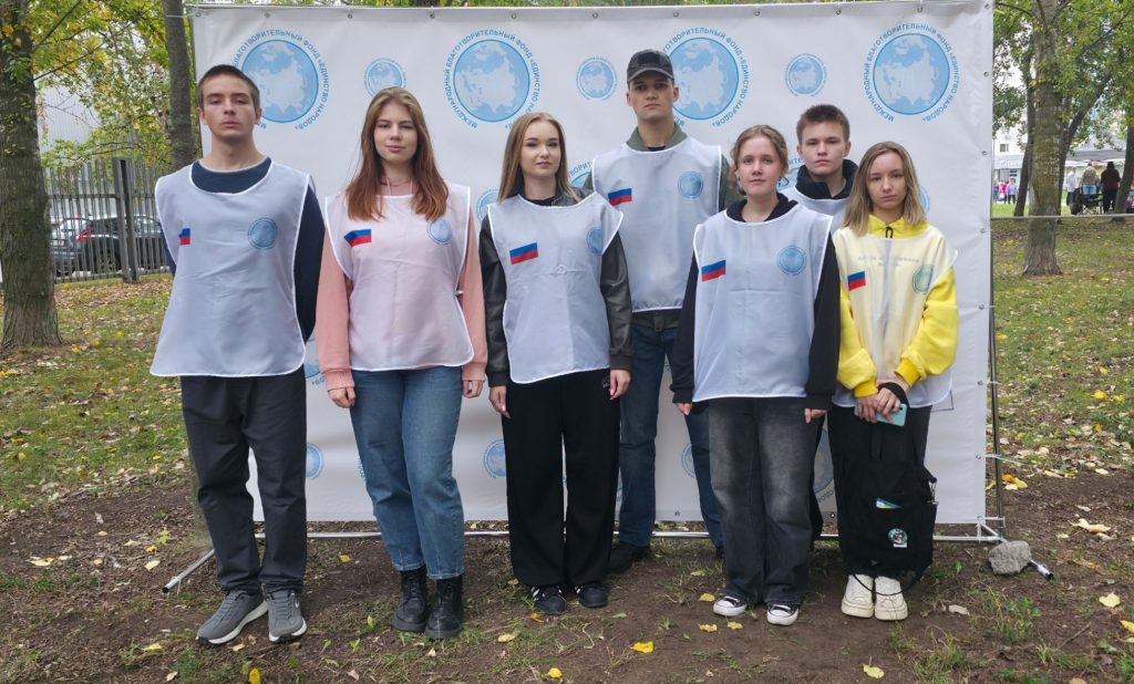 Студенты Юридического колледжа помогли в организации выставки ремесленников. Фото: страница Юридического колледжа в социальных сетях