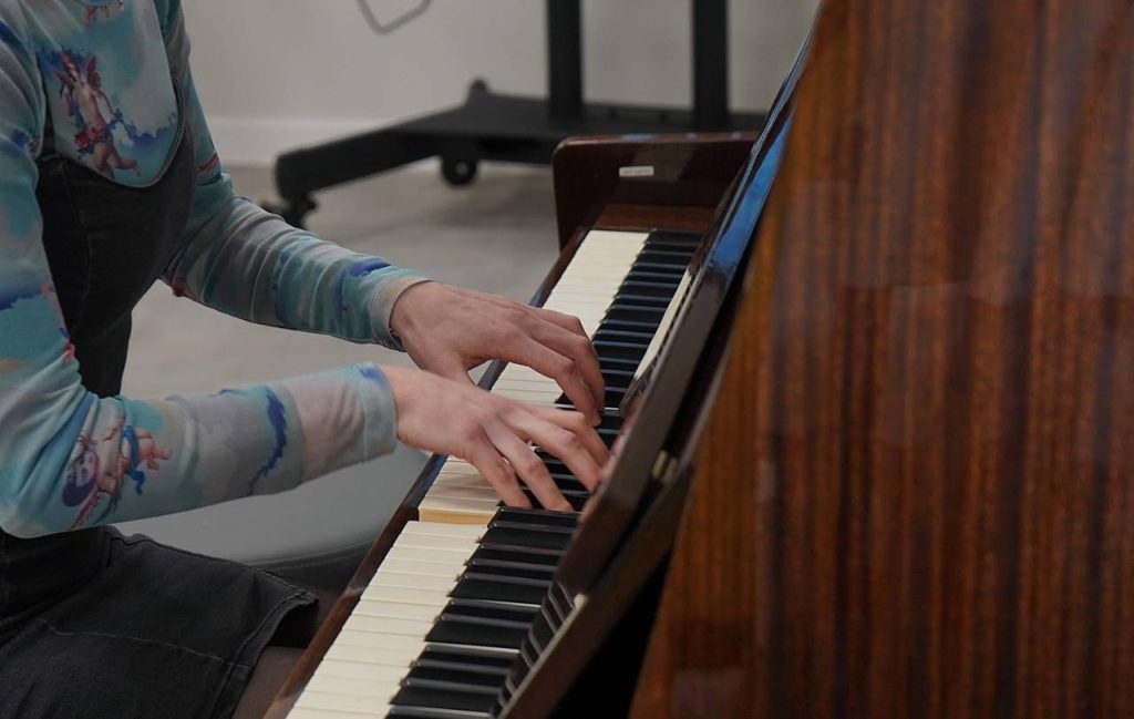 Елена Лапланш рассказала о дополнительных программах в музыкальной школе. Фото: Анна Быкова, «Вечерняя Москва»