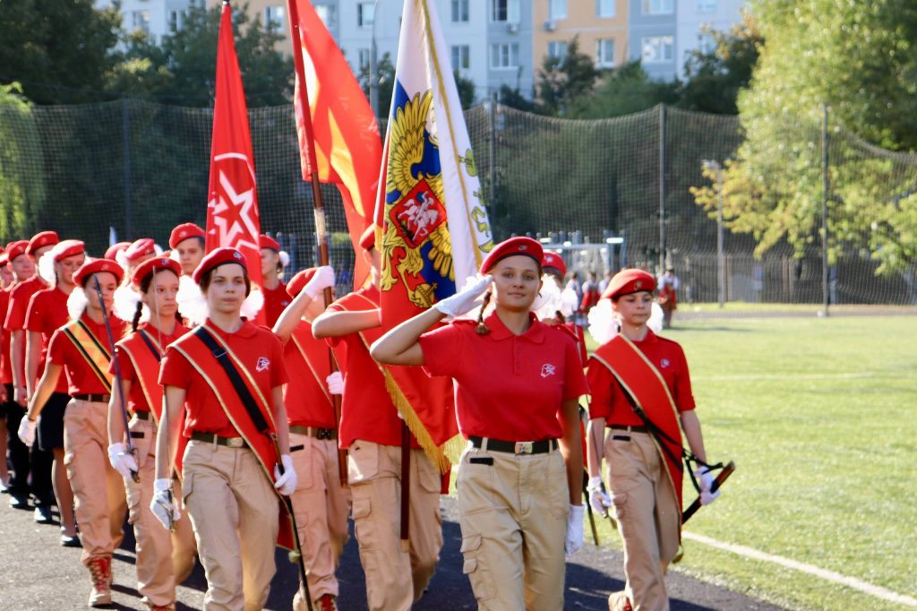 Ученики школы №878 приняли участие в параде «юнармейцев» из ЮАО. Фото: страница школы №878 в социальных сетях