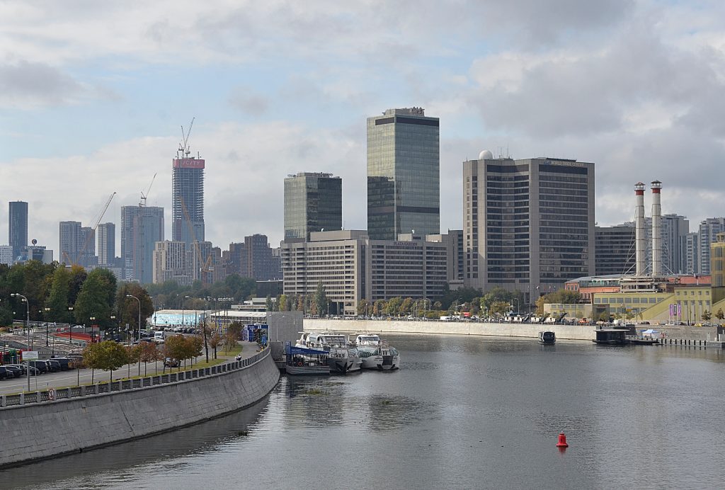 Сезон большого бега в Москве завершат фестиваль и полумарафон. Фото: Анна Быкова, «Вечерняя Москва»