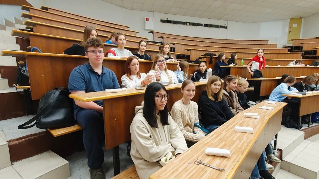 Ученики школы №548 «Царицыно» посетили Университет имени Николая Пирогова. Фото: страница школы №548 «Царицыно» в социальных сетях