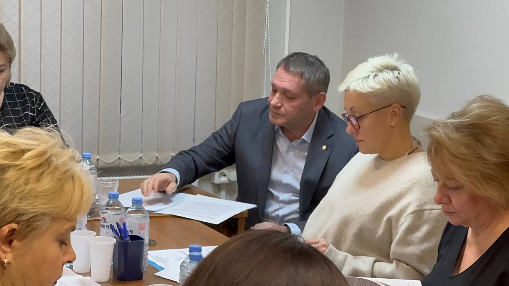 Руководитель аппарата Совета депутатов рассказал о порядке ведения реестра муниципального имущества — фото и видеорепортаж. Фото: Анастасия Сёмина, «Вечерняя Москва»