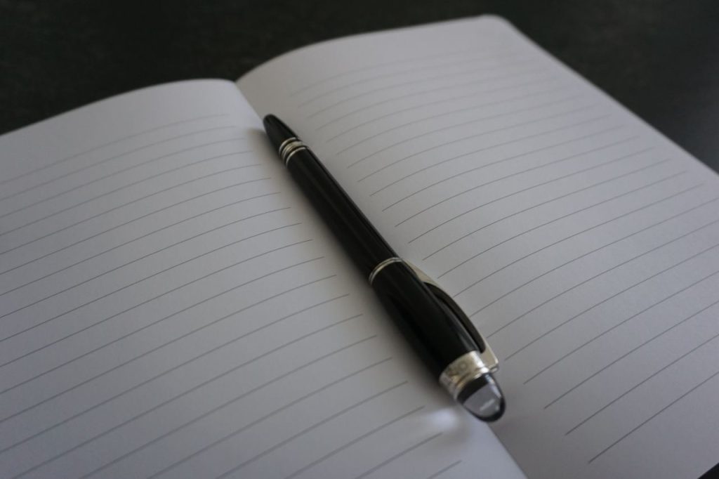 Сотрудники КДПИ имени Карла Фаберже организуют день открытых дверей. Фото: Дарья Казачок, «Вечерняя Москва»