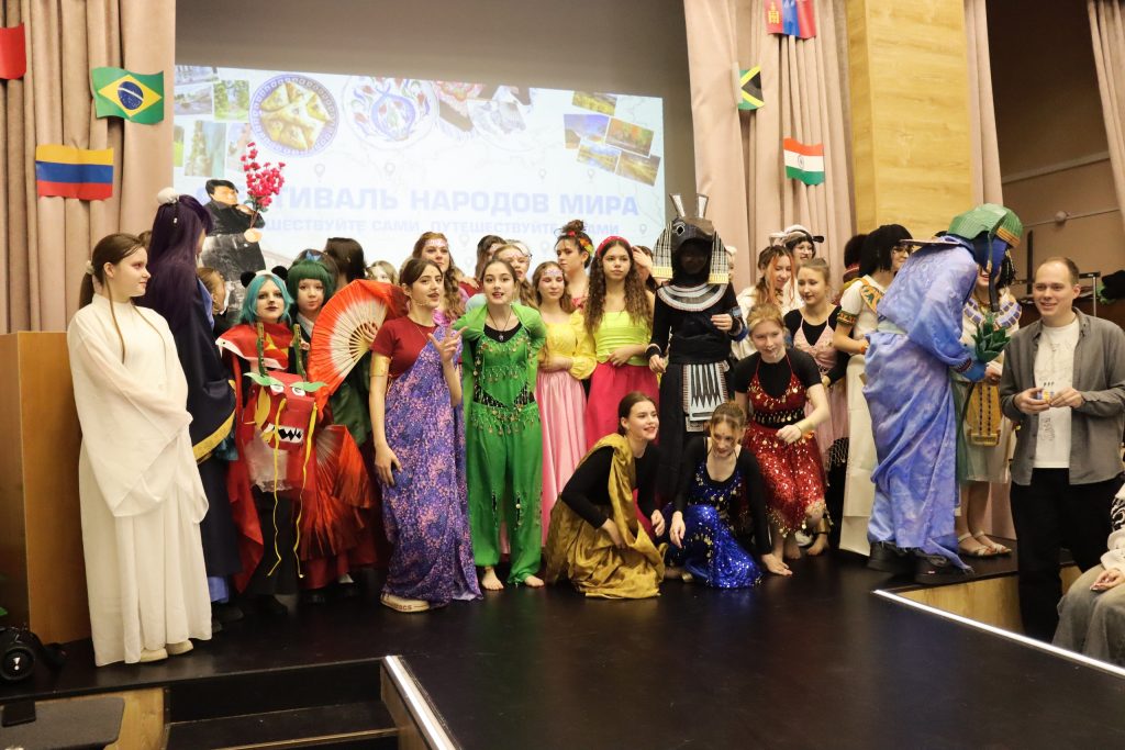 Фестиваль народов мира состоялся в КДПИ имени Карла Фаберже. Фото: страница КДПИ имени Карла Фаберже в социальных сетях