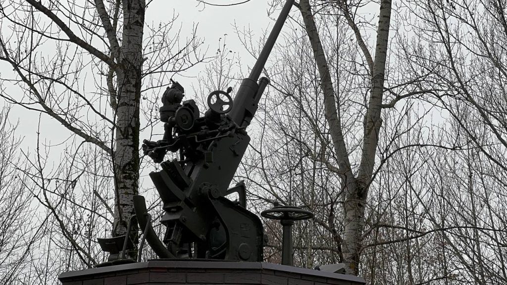 Людмила Сысоева поздравила всех с Днем Октябрьской революции. Фото: Анастасия Сёмина, «Вечерняя Москва»