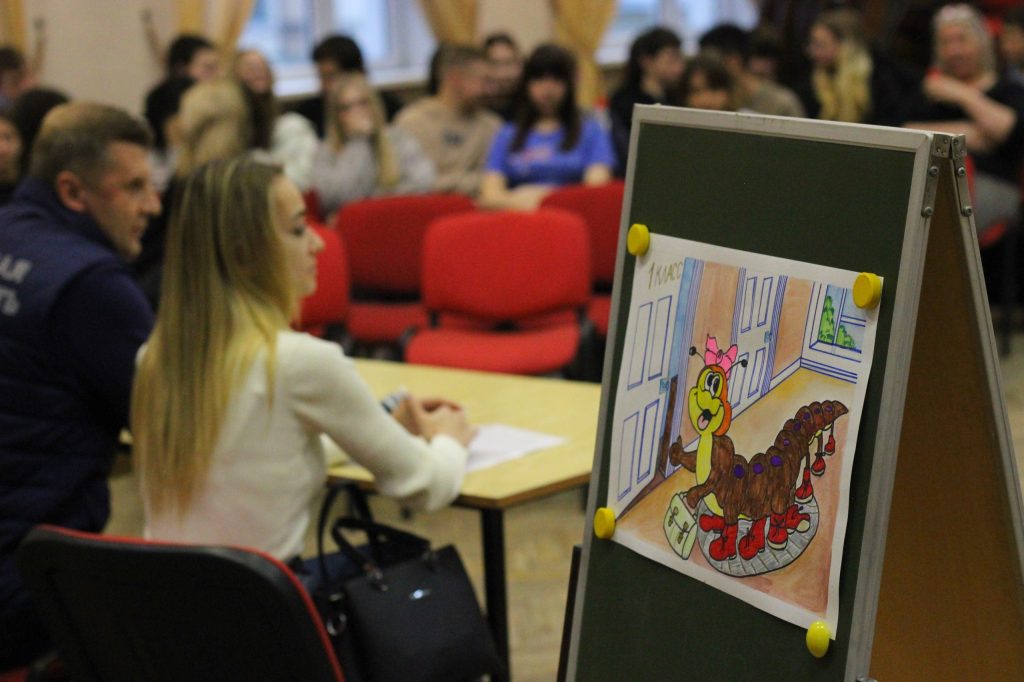 Андрей Мордовин рассказал о беседе на тему «Профилактика противоправного поведения несовершеннолетних». Фото: страница школы №939 в социальных сетях