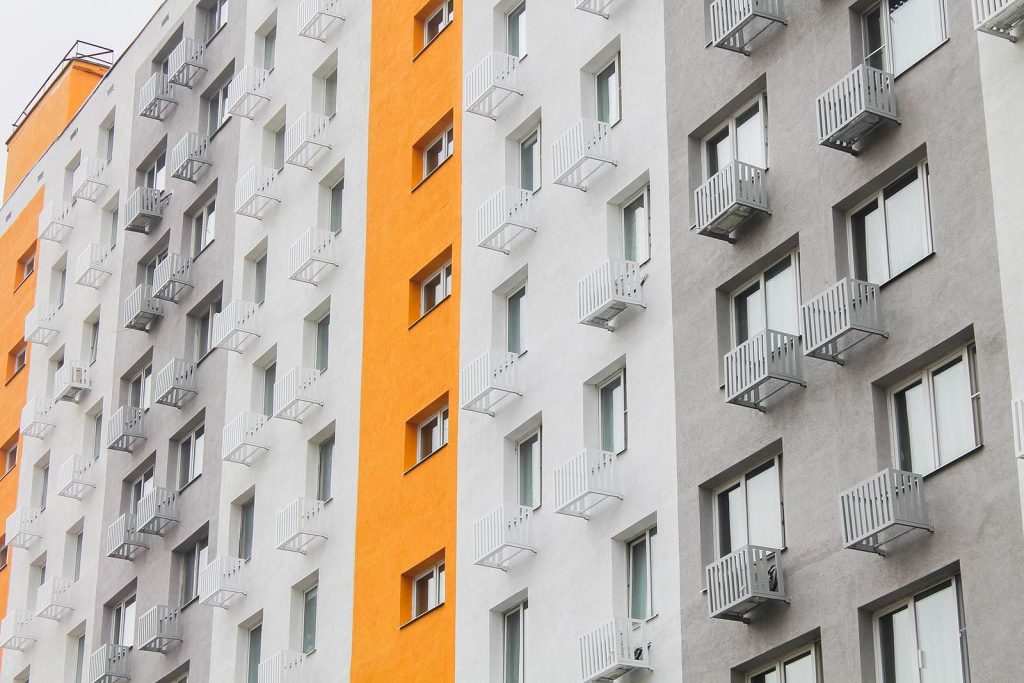 Работы по обновлению фасадов домов провели в Орехове-Борисове Северном. Фото: пресс-служба Фонда капитального ремонта многоквартирных домов города Москвы