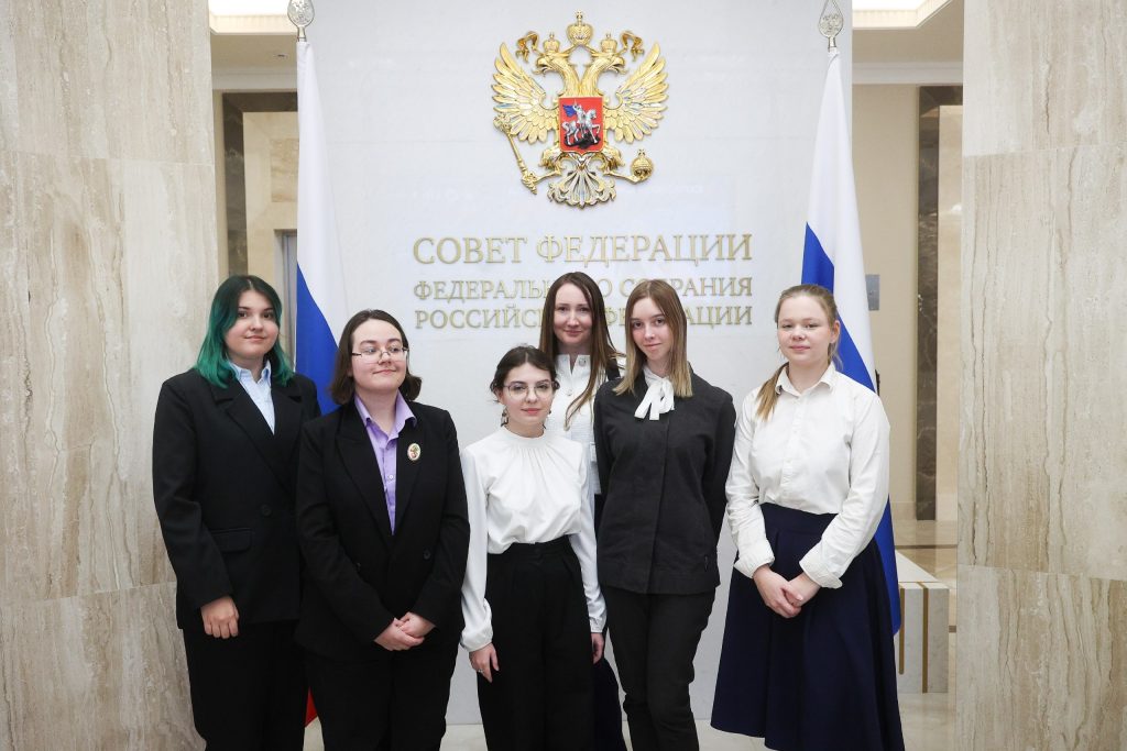 Студентки КДПИ имени Карла Фаберже приняли участие в конкурсе ватного мастерства. Фото: страница КДПИ имени Карла Фаберже в социальных сетях