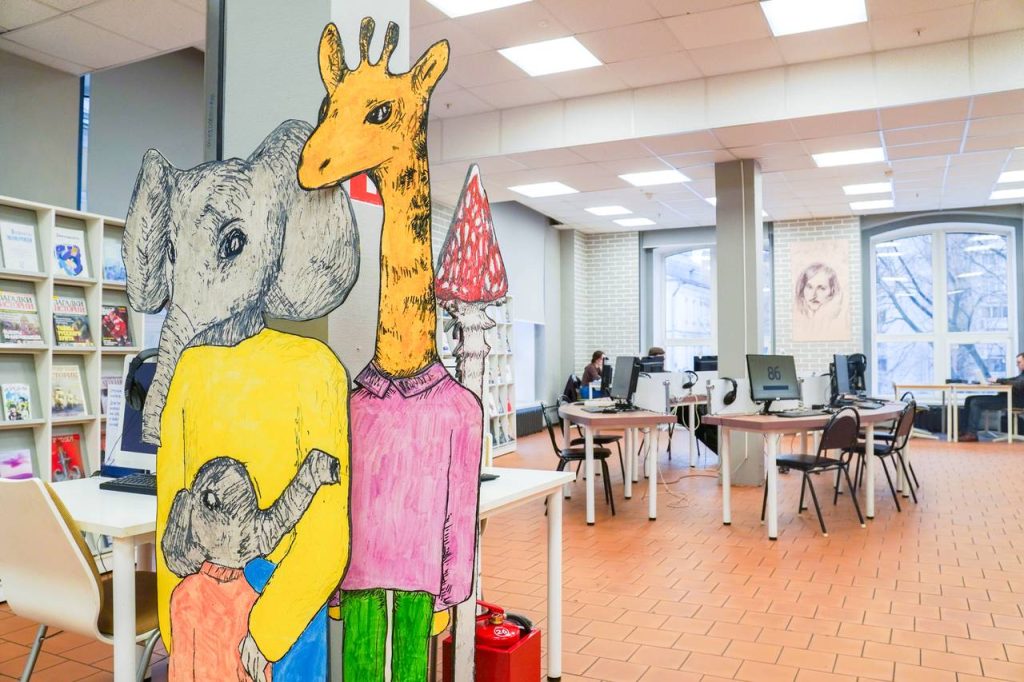 Поэтическую мозаику к 125-летию со дня рождения Агнии Барто проведут в библиотеке №156. Фото: Ксения Догонашева, «Вечерняя Москва»