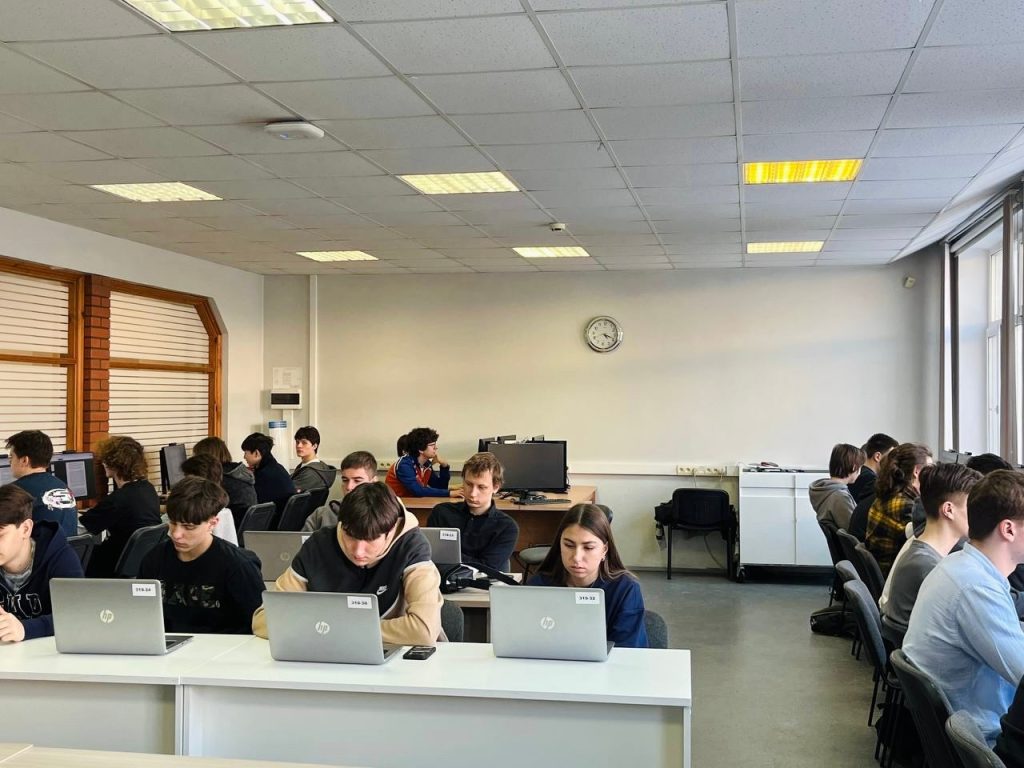 Ученики школы №548 «Царицыно» приняли участие в турнире «Кибер-бой». Фото: страница школы №548 «Царицыно» 