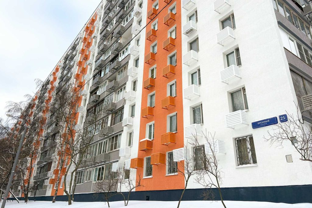 Работы по обновлению фасадов жилых домов провели в Орехове-Борисове Северном. Фото: Фонд капитального ремонта города Москвы