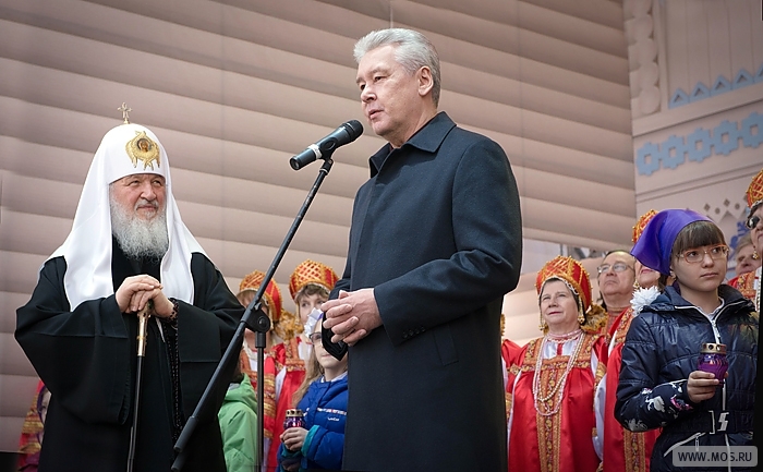 Мэр Москвы Сергей Собянин и Патриарх Кирилл посетили ярмарку «Стрелецкая слобода»