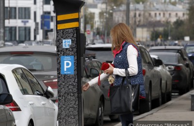 Москвичи могут получить резидентное разрешение на бесплатную стоянку в районах, где 26 декабря точечно введут платные парковки