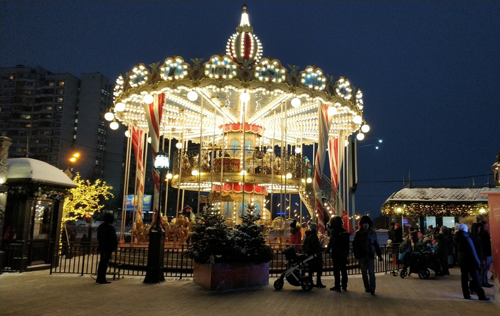 Площадка фестиваля "Путешествие в Рождество" на Ореховом бульваре