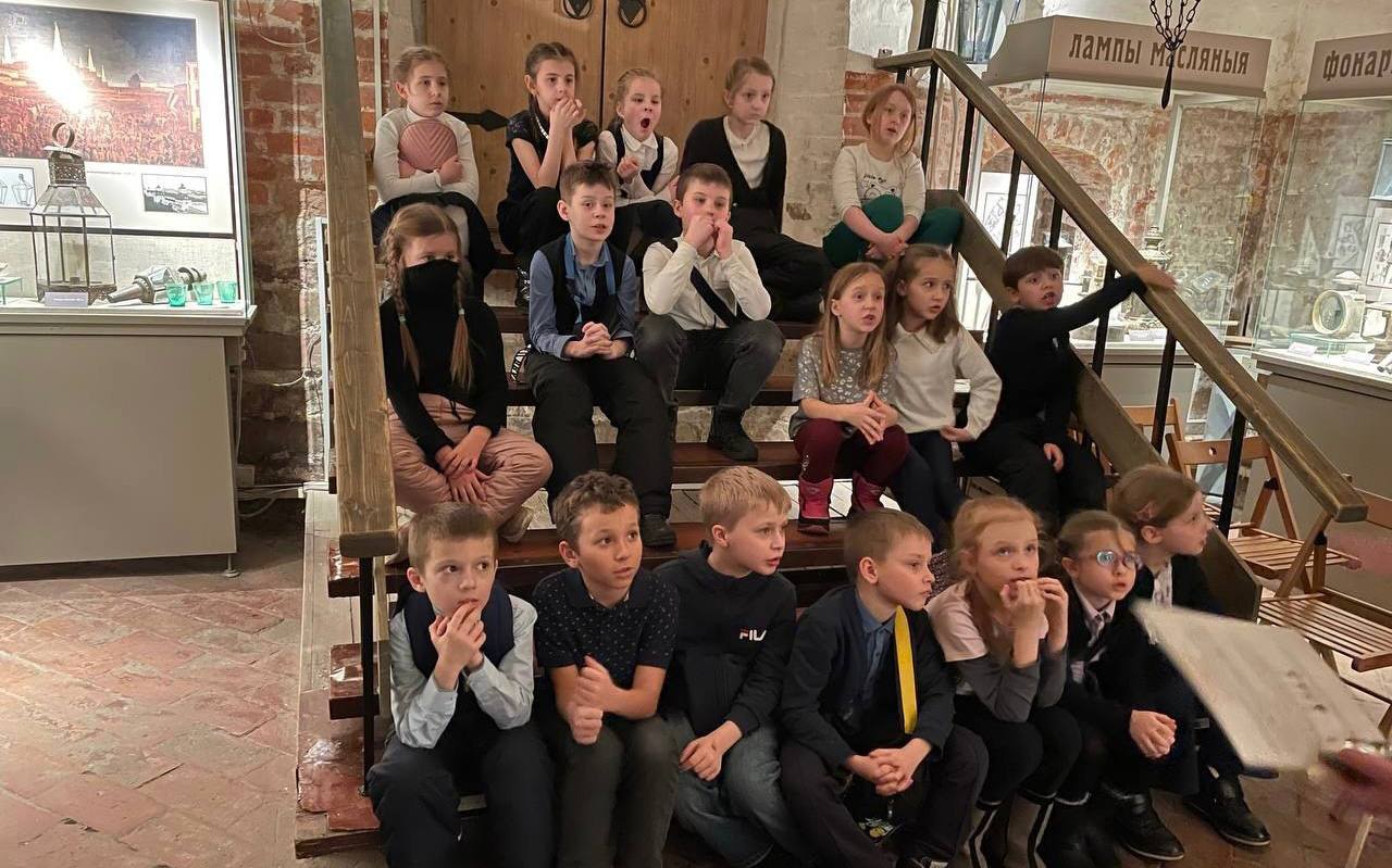 Второклассники школы №937 сходили на экскурсию в музей «Огни Москвы». Фото: страница школы №937 в социальных сетях