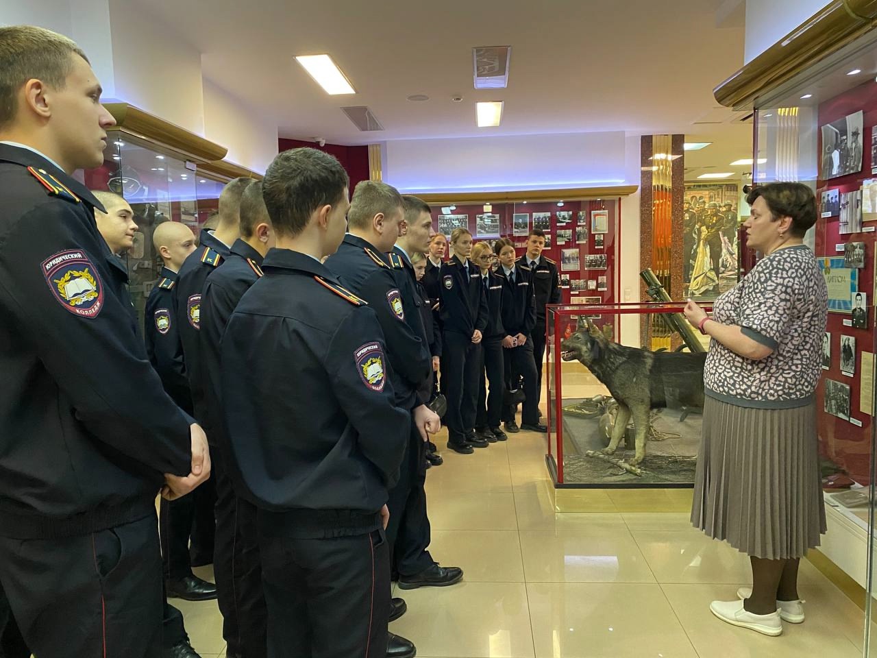 Курсанты Юридического колледжа побывали в музее национальной гвардии РФ. Фото: официальная страница Юридического колледжа в социальных сетях