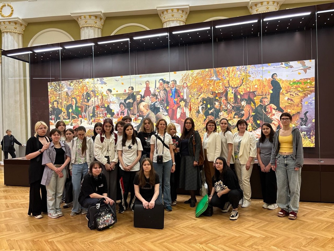 Студенты КДПИ имени Карла Фаберже посетили обновленный павильон на ВДНХ. Фото: официальная страница КДПИ имени Карла Фаберже в социальных сетях