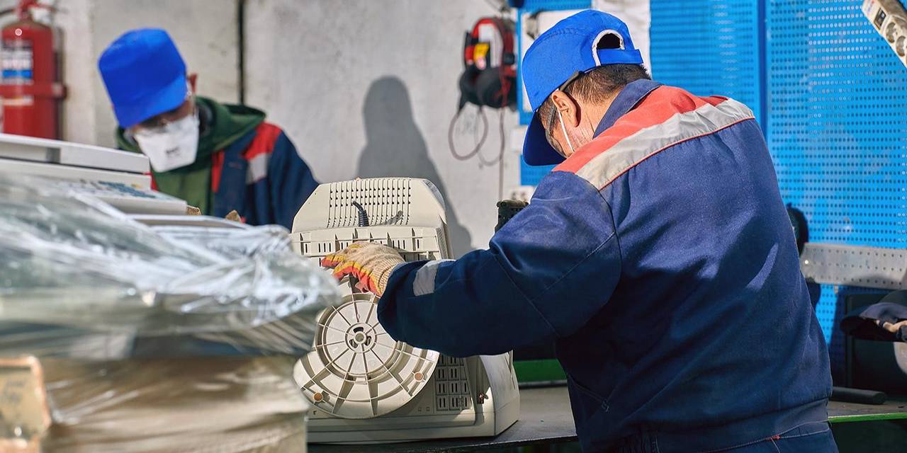 Вся собранная техника направляется на современный завод по переработке электроники. Фото: сайт мэра Москвы