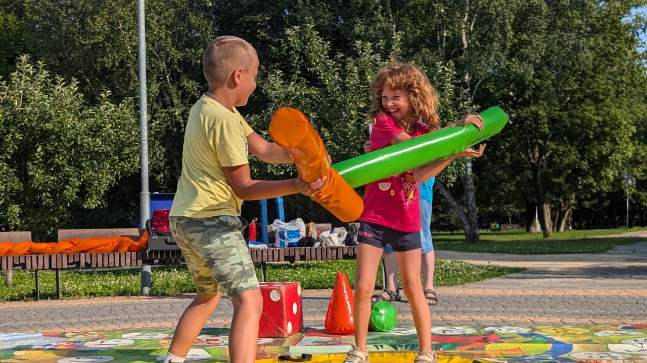 Жители района Орехово-Борисово Северное окунулись в атмосферу русских народных игр. Фото: страница культуры и досуга Орехово-Борисово в социальных сетях