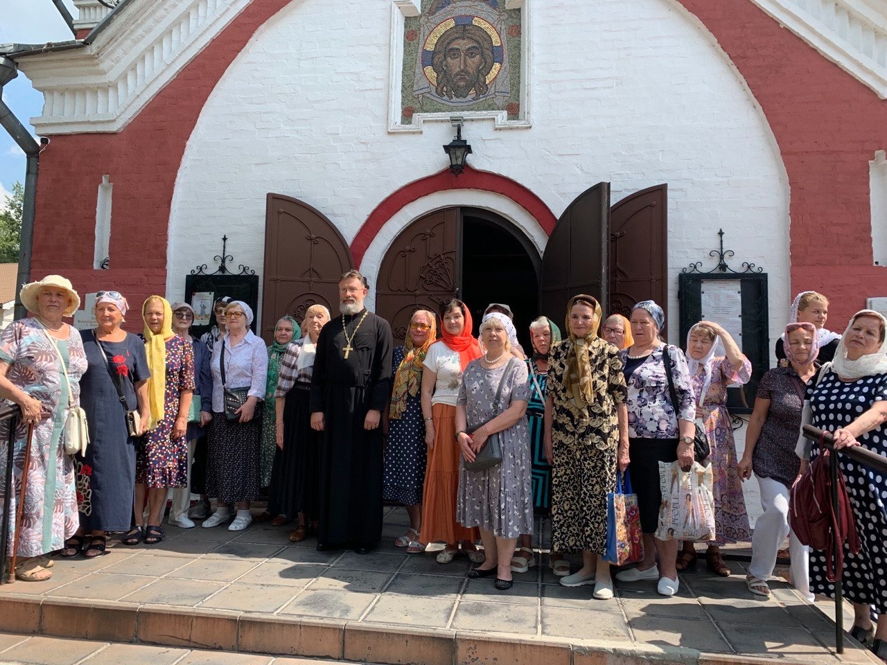 Жители района ОБС посетили Храм Живоначальной Троицы. Фото: страница управы района в социальных сетях