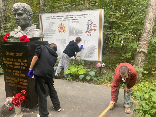Наталия Дмитириева рассказала о мемориально-патронатной акции. Фото: страница школы №937 в социальных сетях