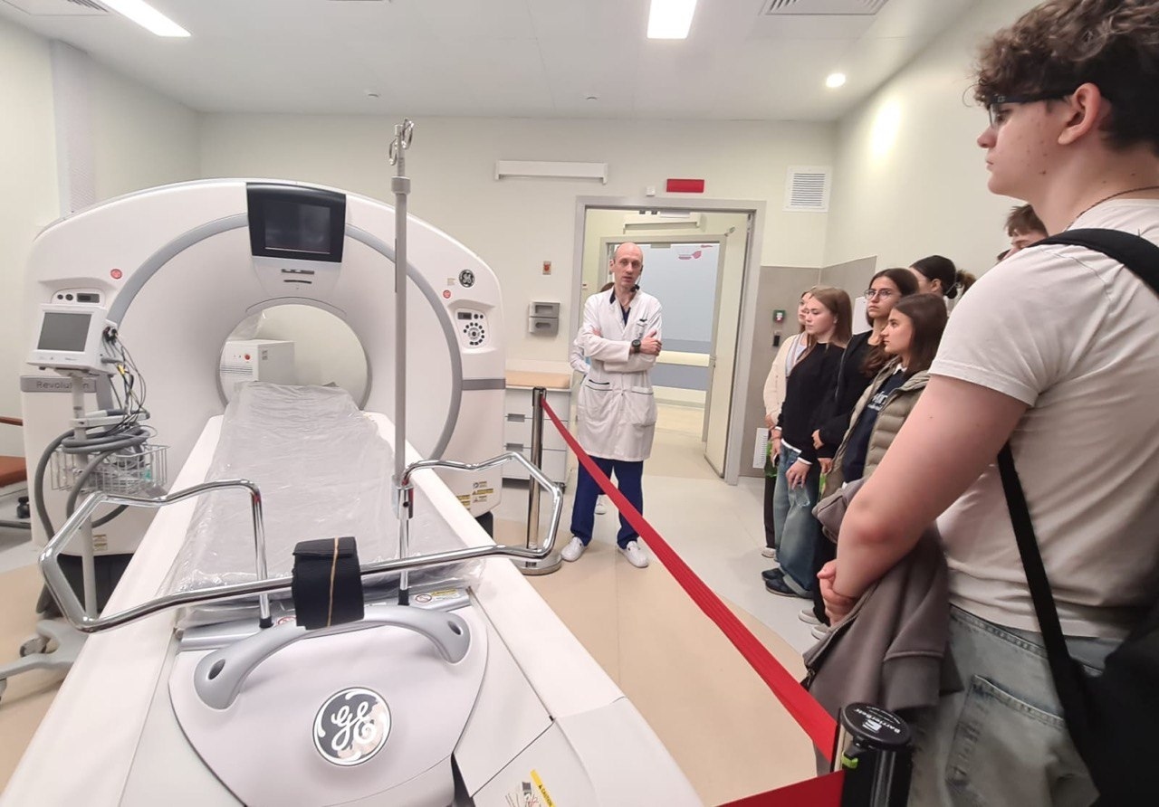 Анна Ежкова рассказала о мастер-классах для учеников медицинского класса. Фото: страница учреждения в социальных сетях