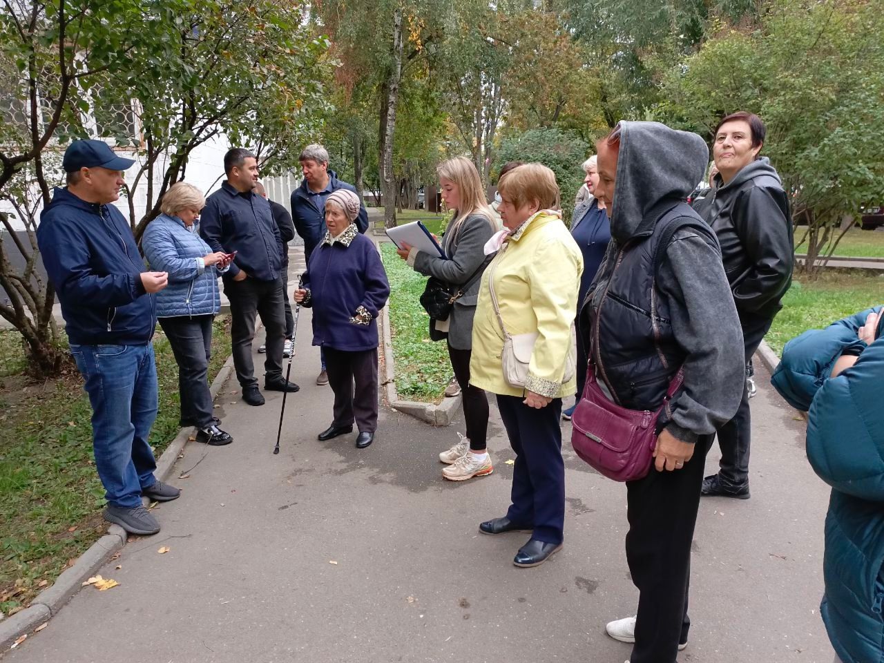 Глава управы района Орехово-Борисово Северное провел плановый обход территорий. Фото: страница управы района Орехово-Борисово Северное в социальных сетях
