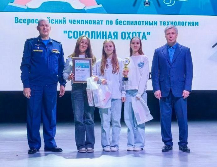 Ученики школы №548 «Царицыно» заняли первое место в чемпионате по беспилотным технологиям. Фото: страница школы №548 «Царицыно» в социальных сетях