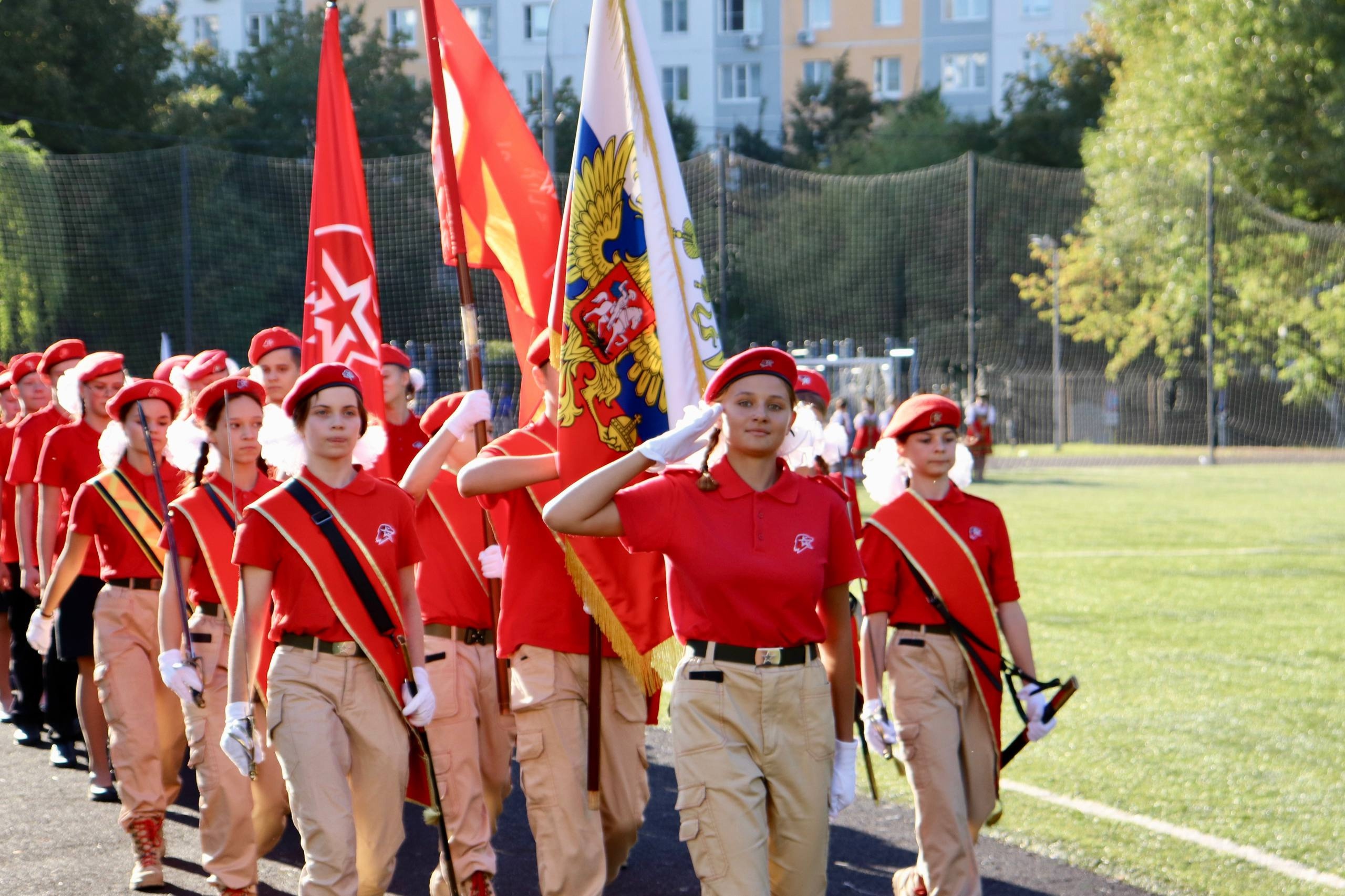 Ученики школы №878 приняли участие в параде Юнармейского движения. Фото: страница школы №878 в социальных сетях