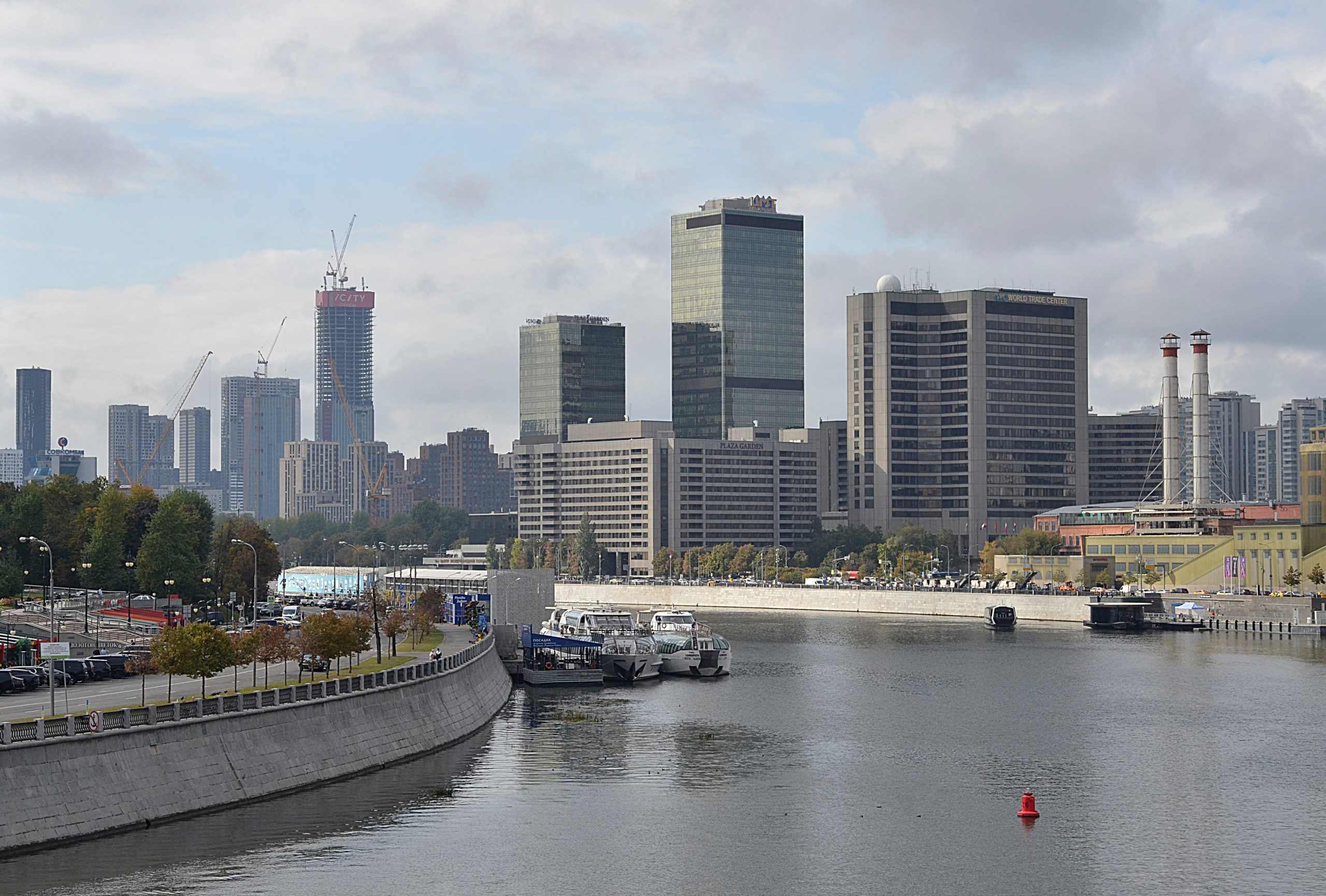 Сезон большого бега в Москве завершат фестиваль и полумарафон. Фото: Анна Быкова, «Вечерняя Москва»