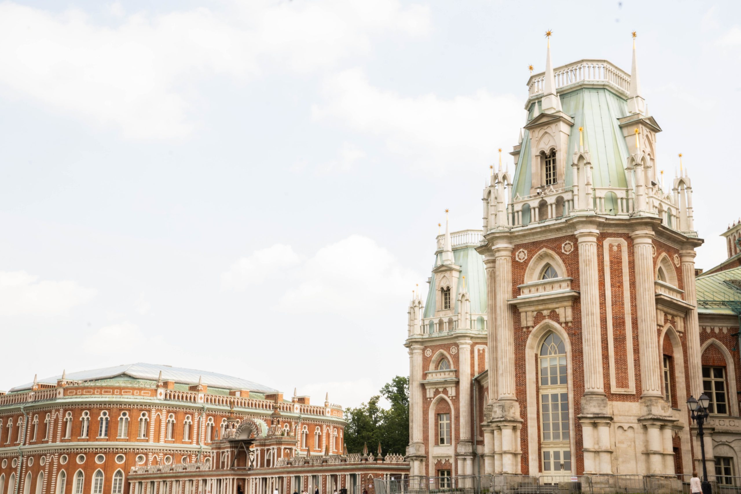 Выставку жостовской росписи представят в музее-заповеднике «Царицыно». Фото: Ксения Догонашева, «Вечерняя Москва»