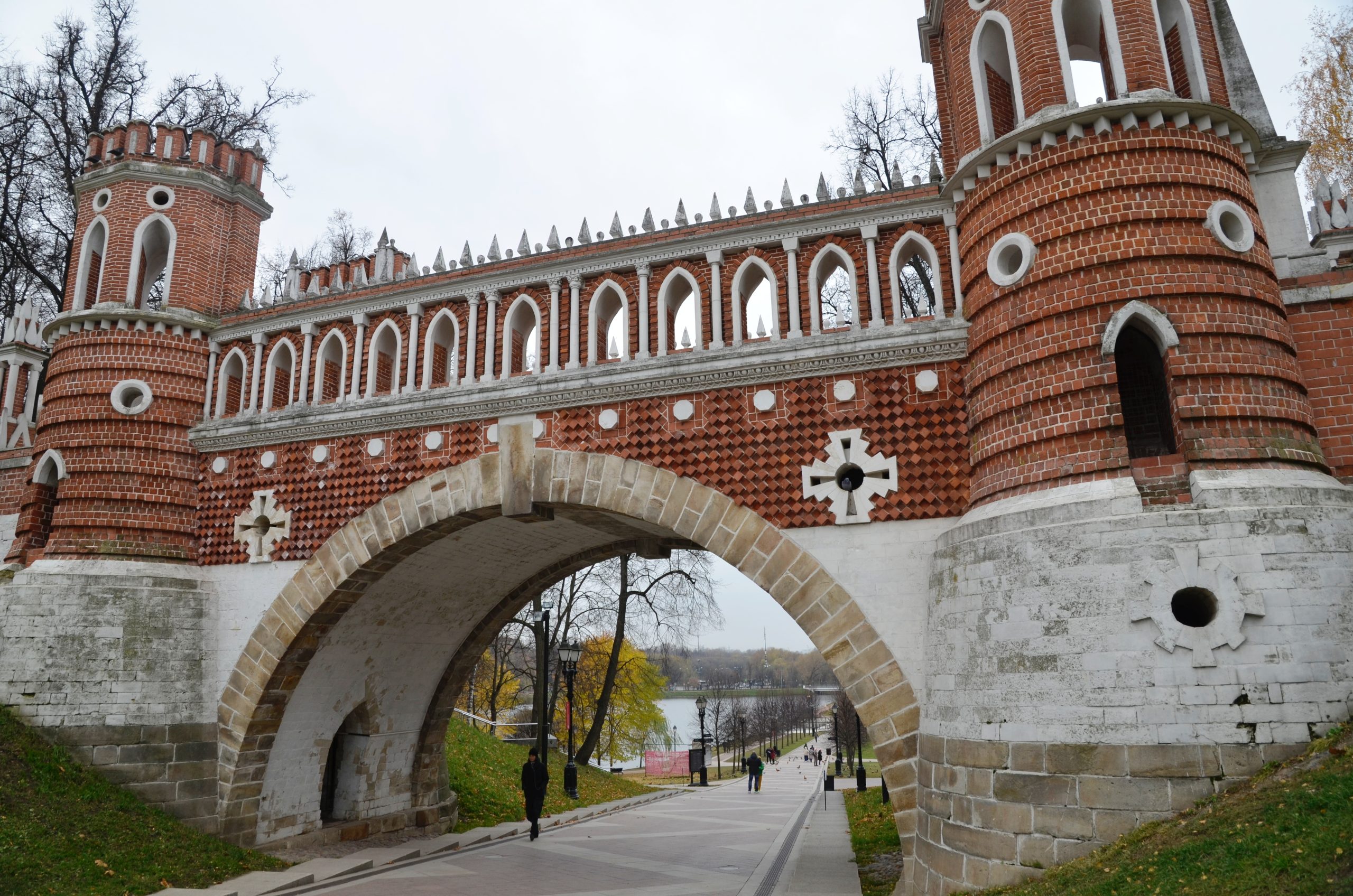 Выставку к 250-летию МЗ «Царицыно» открыли в московском метро. Фото: Анна Быкова, «Вечерняя Москва»