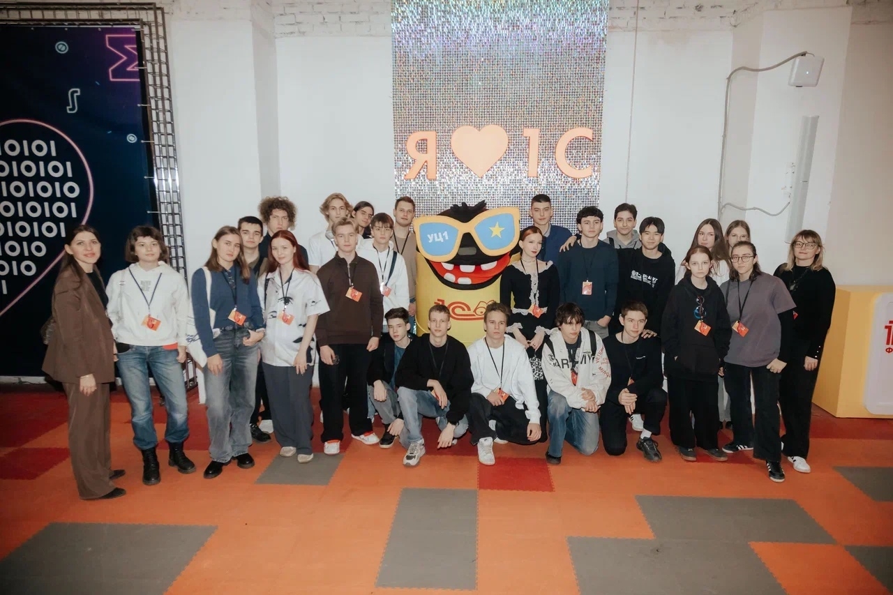 Андрей Мордовин рассказал об учебном дне в фирме 1С. Фото: страница учреждения в социальных сетях