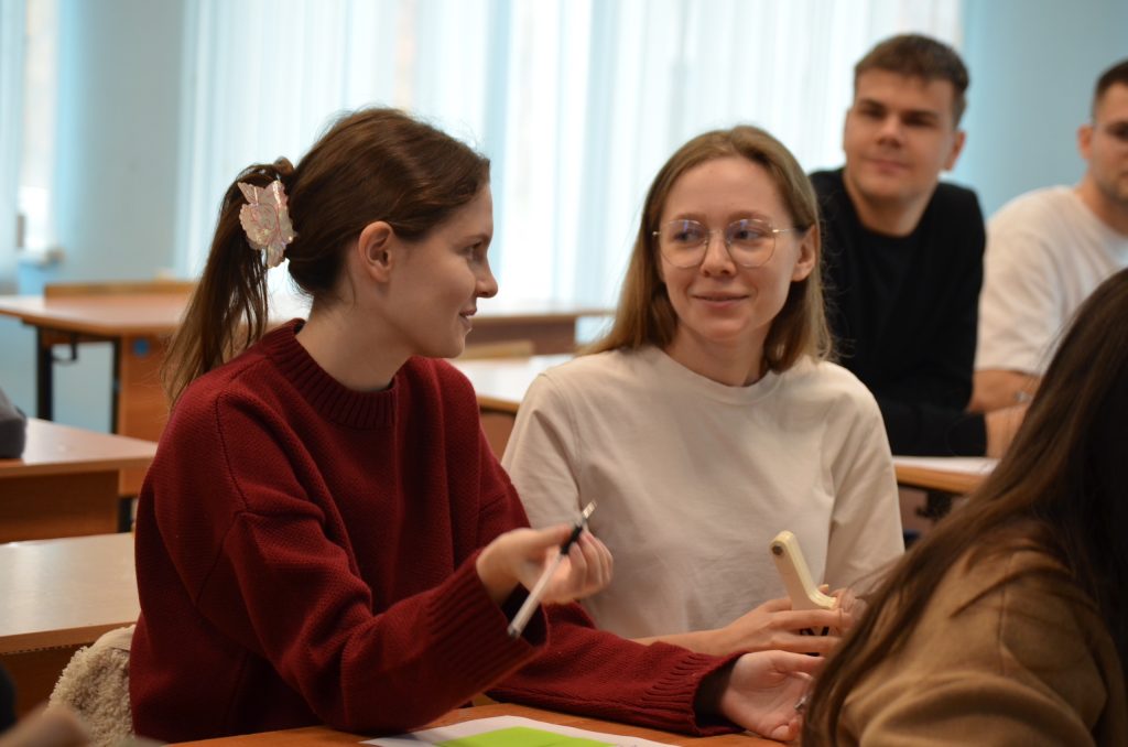 Андрей Мордовин посетил мастер-класс и лекцию во время школьных каникул. Фото: страница учреждения в социальных сетях