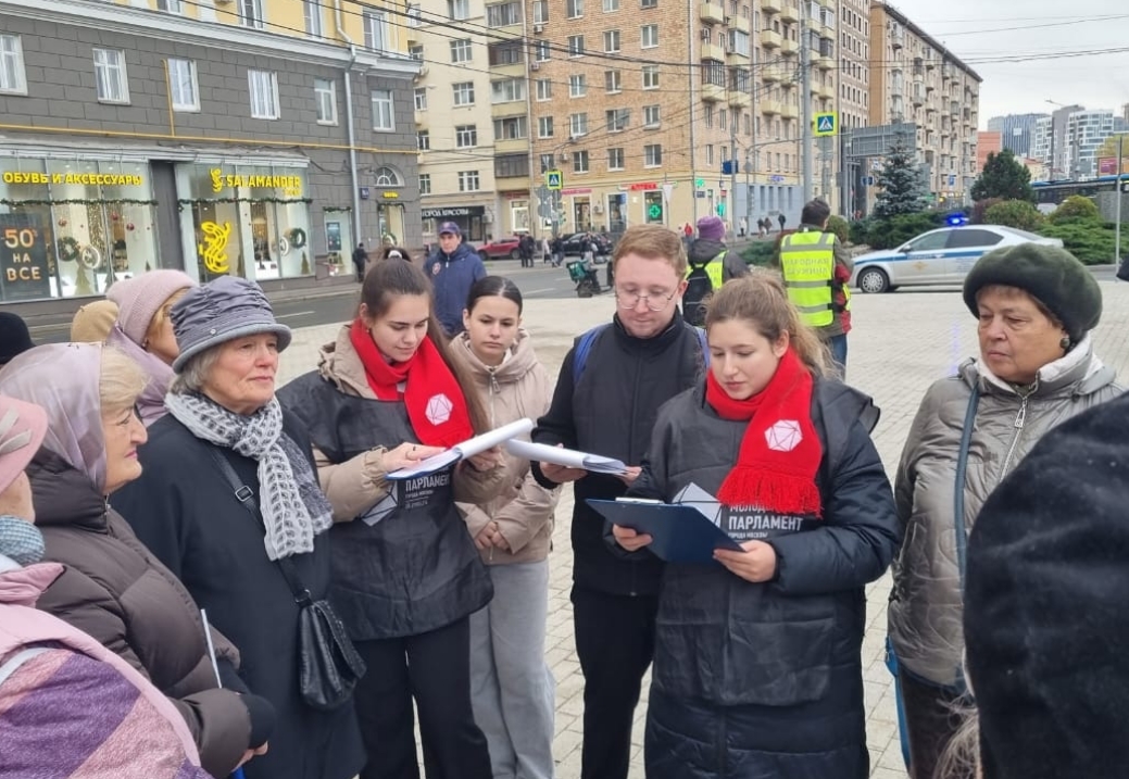 Представители Молодежной палаты Орехова-Борисова Северного организовали историческую встречу. Фото: страница Молодежной палаты района Орехово-Борисово Северное в социальных сетях