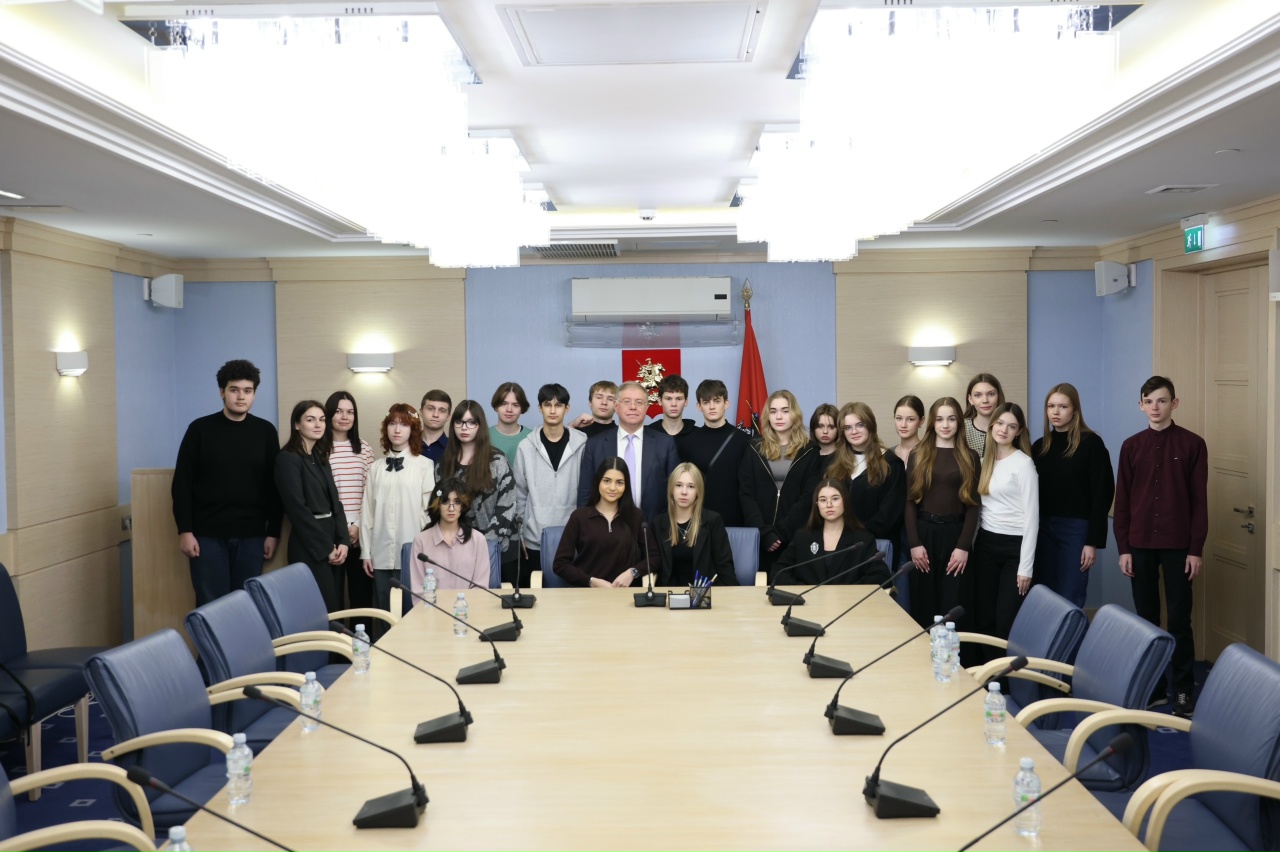 Ученики школы №939 посетили Московскую городскую Думу. Фото: страница школы №939 в социальных сетях