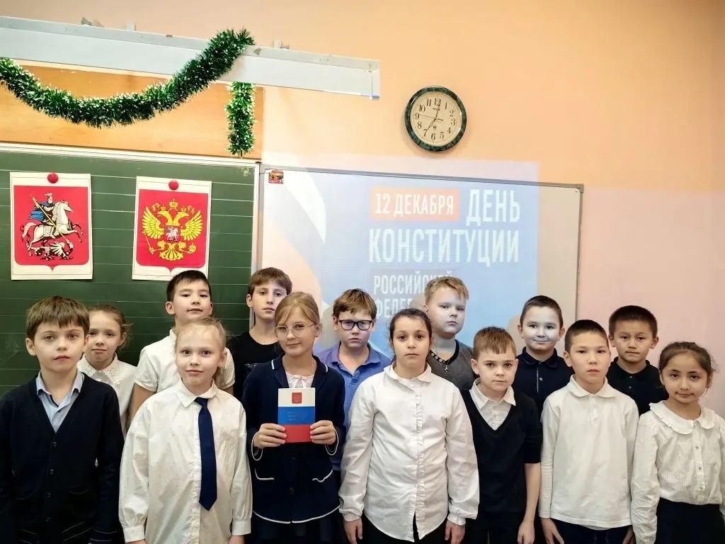 Андрей Мордовин рассказал о Дне конституции в школе №939. Фото: страница учреждения в социальных сетях