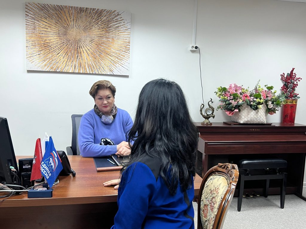 Галина Долгашова провела прием граждан в ОБС. Фото: страница Галины Долгашовой в социальных сетях